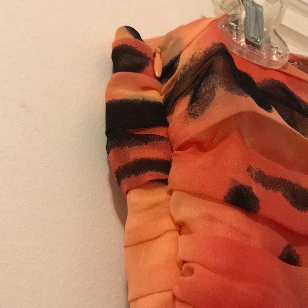 Vibrant Dress for A Party Animal! - Picture 4 of 4